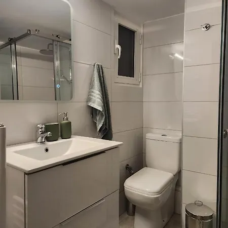 Newly Renovated 7 Min Walk From Acropolis *