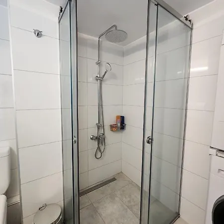 Newly Renovated 7 Min Walk From Acropolis Apartment