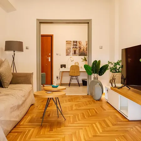 Newly Renovated 7 Min Walk From Acropolis * Athens