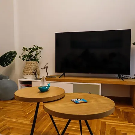 Newly Renovated 7 Min Walk From Acropolis Athens