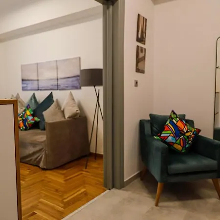 Apartment Newly Renovated 7 Min Walk From Acropolis *