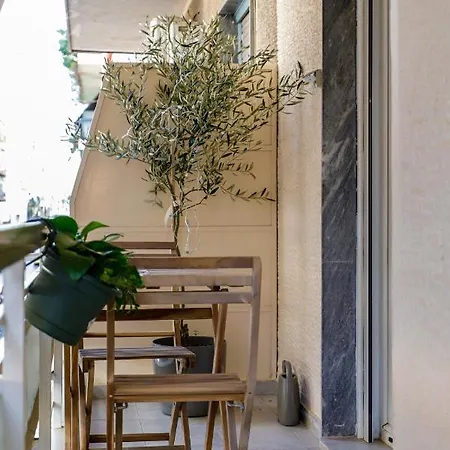 Newly Renovated 7 Min Walk From Acropolis Apartment