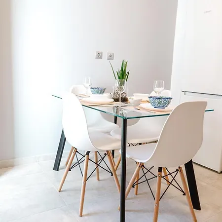 Newly Renovated 7 Min Walk From Acropolis Apartment