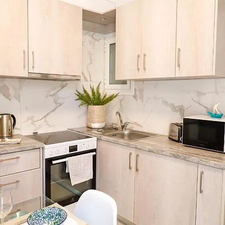 Newly Renovated 7 Min Walk From Acropolis Athens