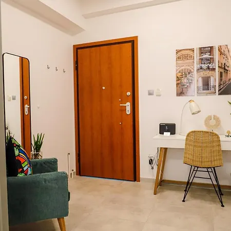 Apartment Newly Renovated 7 Min Walk From Acropolis *