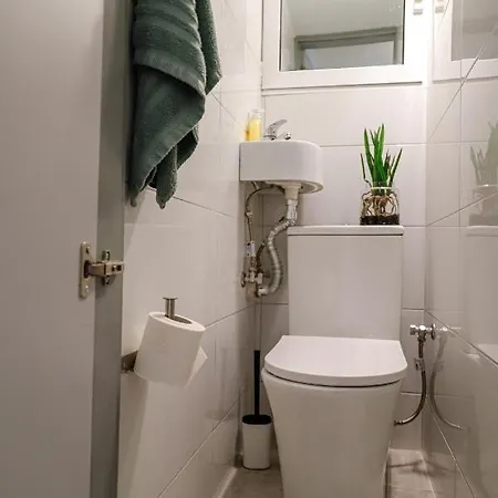Apartment Newly Renovated 7 Min Walk From Acropolis