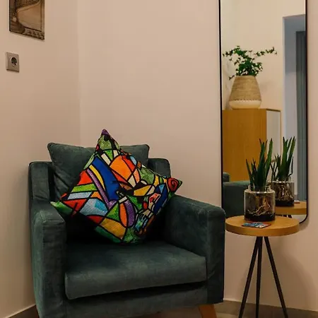 Newly Renovated 7 Min Walk From Acropolis Apartment