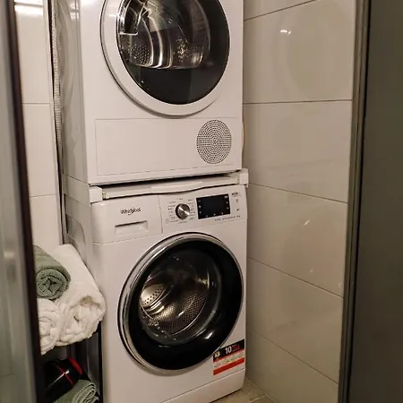 Newly Renovated 7 Min Walk From Acropolis Apartment